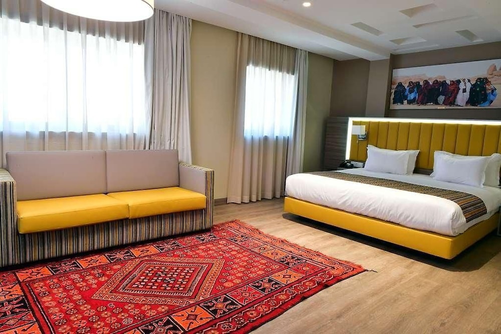 Naya Hotel 10/50
