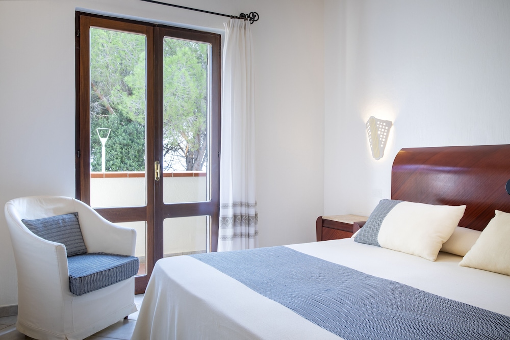 SUPERIOR, DOUBLE BED, PARTIAL SEA VIEW, BALCONY