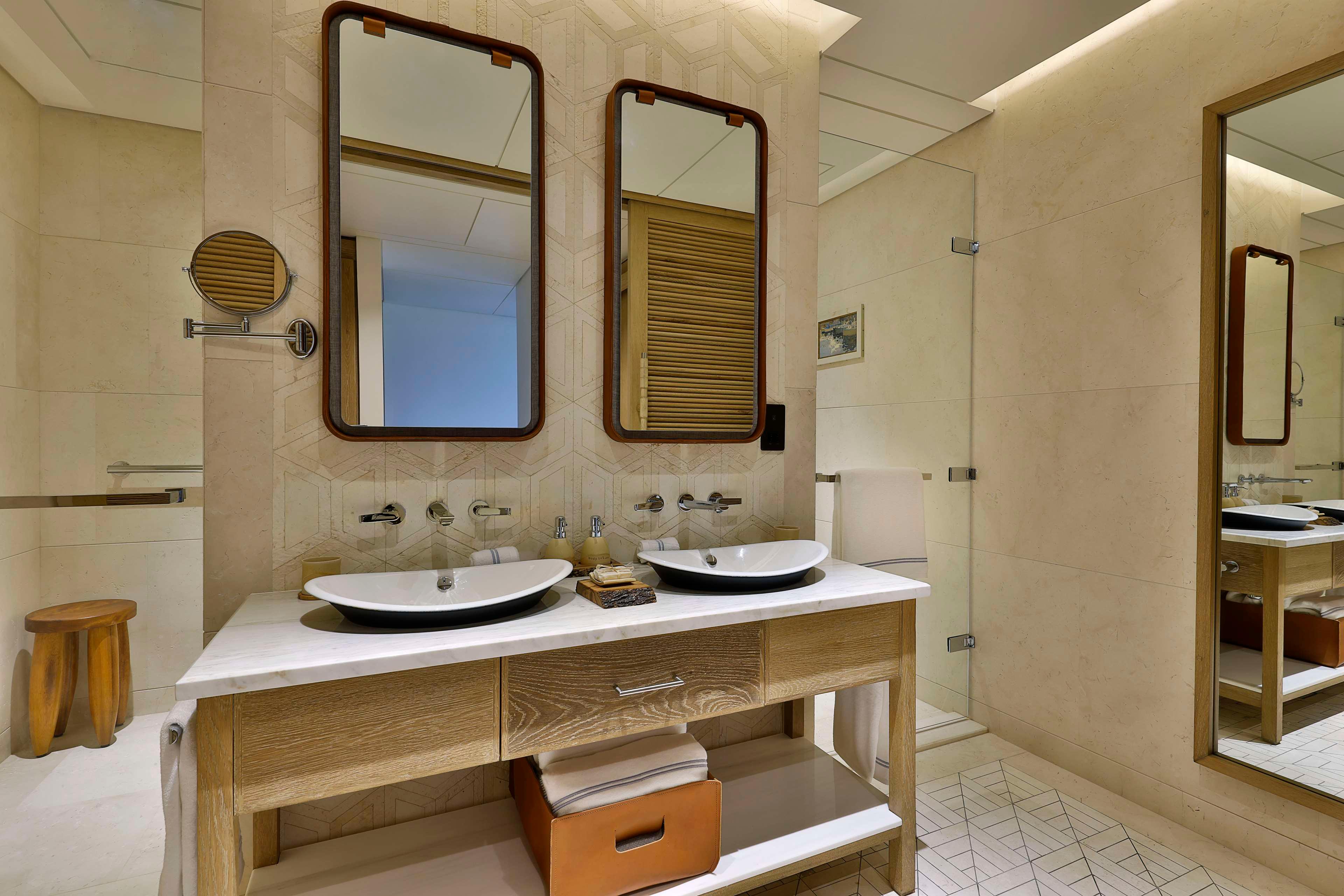 Deluxe, Double Bed, Mango House Seychelles Lxr Hotels And Resorts 2/2