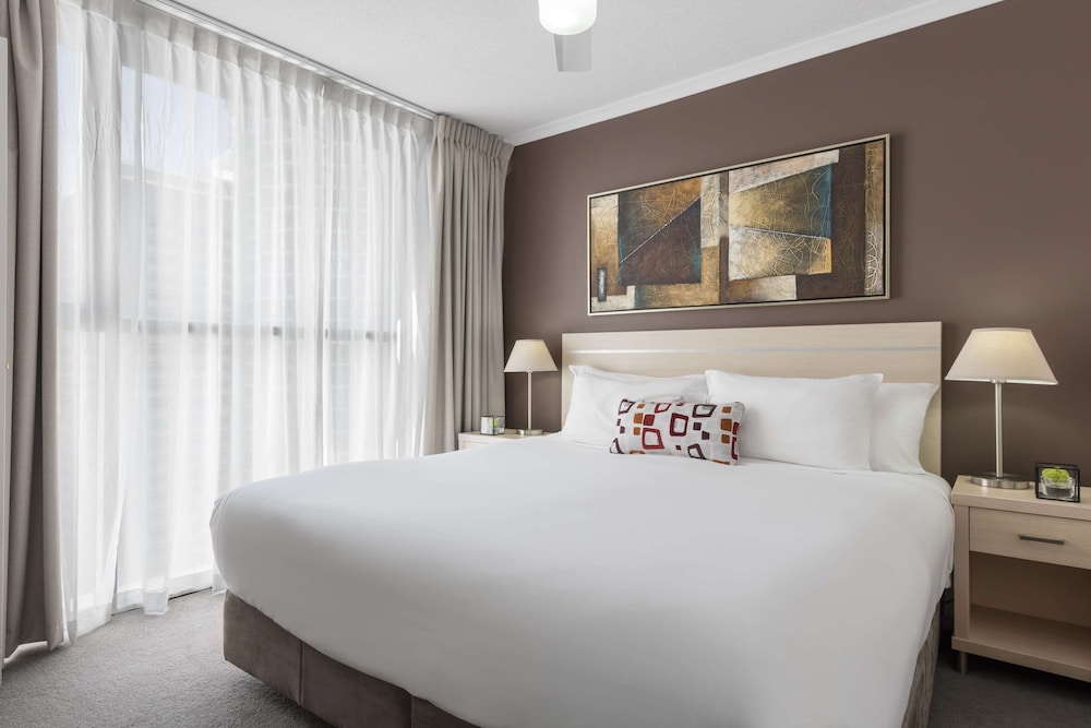 Oaks Brisbane River City Suites 9/72