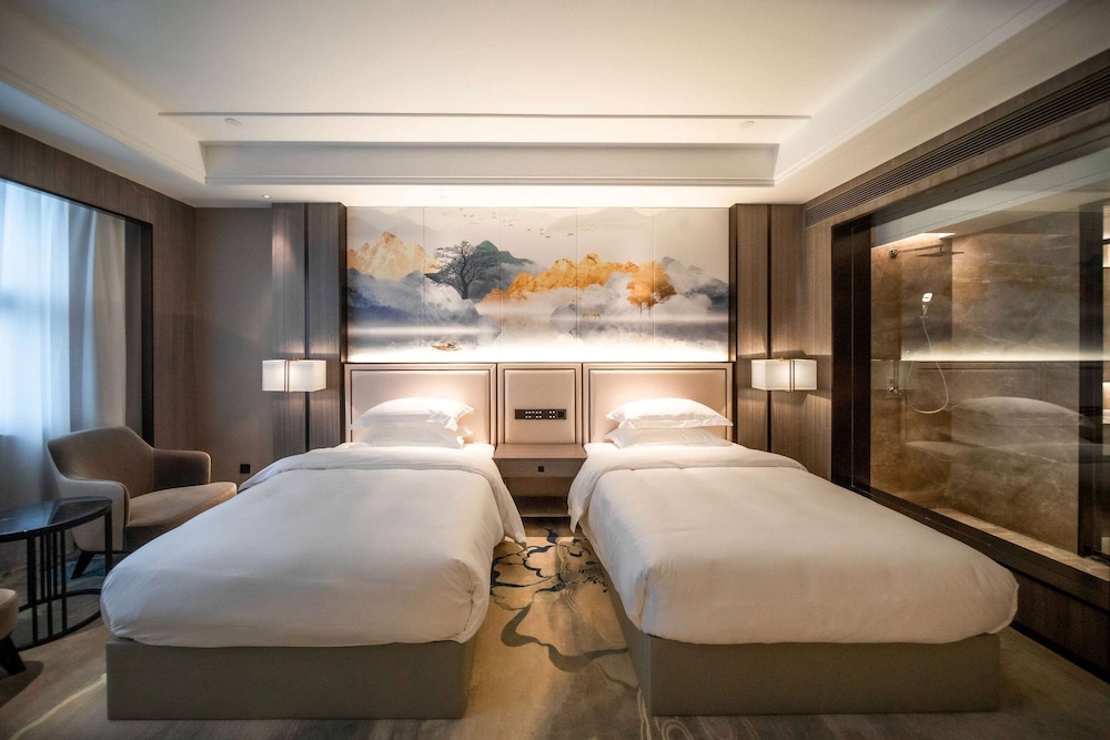 Ramada Plaza by Wyndham Hezhou North 11/32