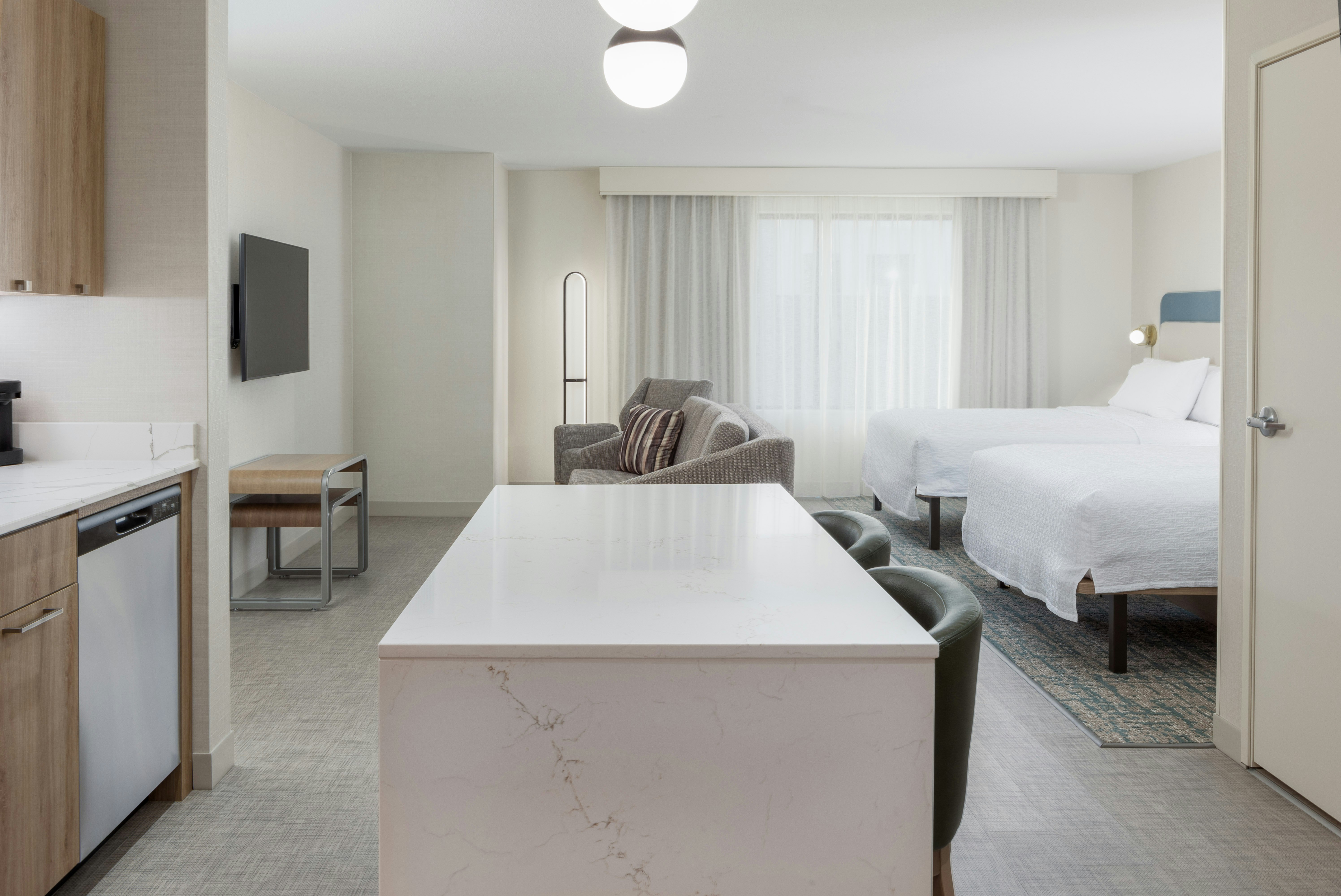Studio, 2 Queen Beds, Bathtub