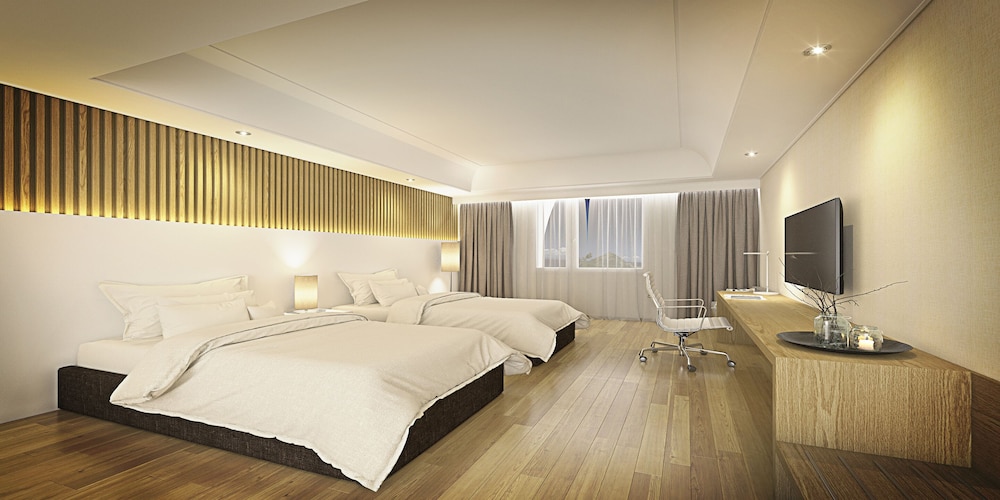 Crown Hotel 7/34
