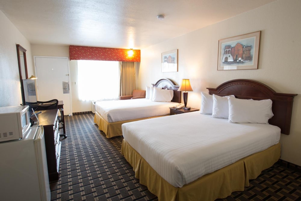 Queens Inn Anaheim 23/57