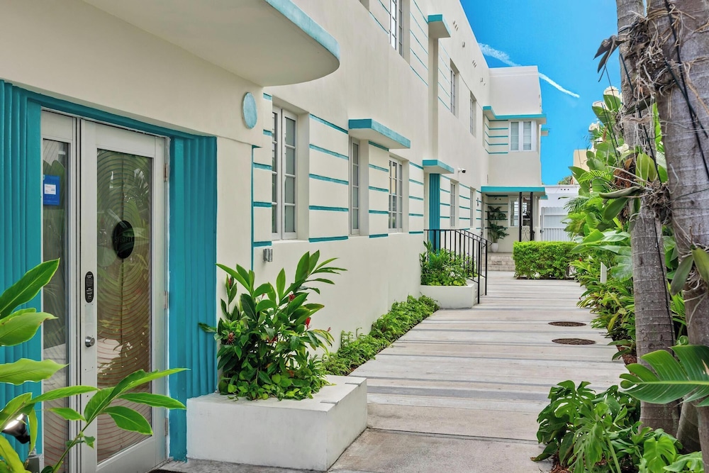 Luxuri Suites 4/50