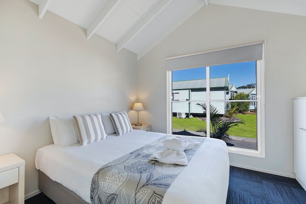 BLUE LAGOON BEACH RESORT 13/67