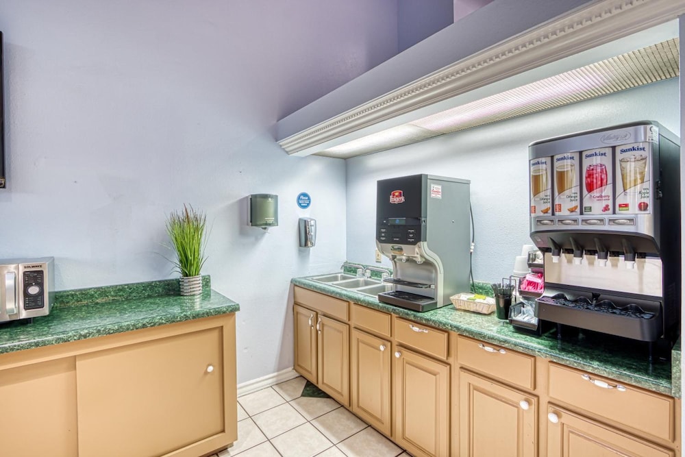 Americas Hotel El Paso Medical Center 6/25