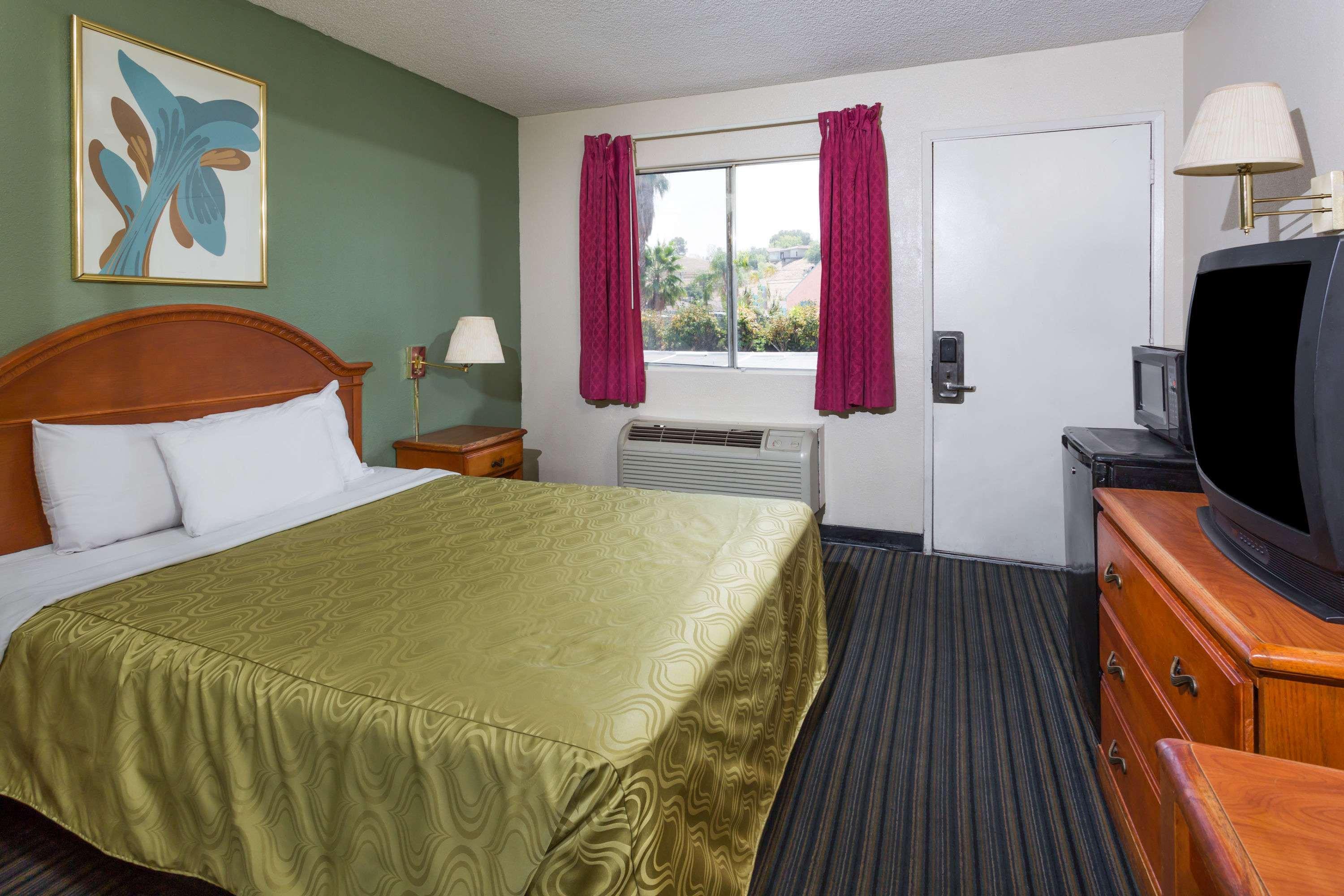 Room, Queen Bed