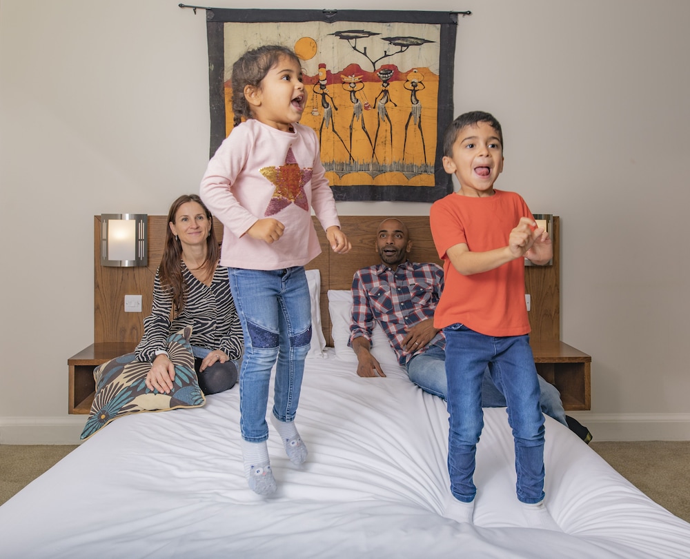 Chessington Resort Hotels 74/90