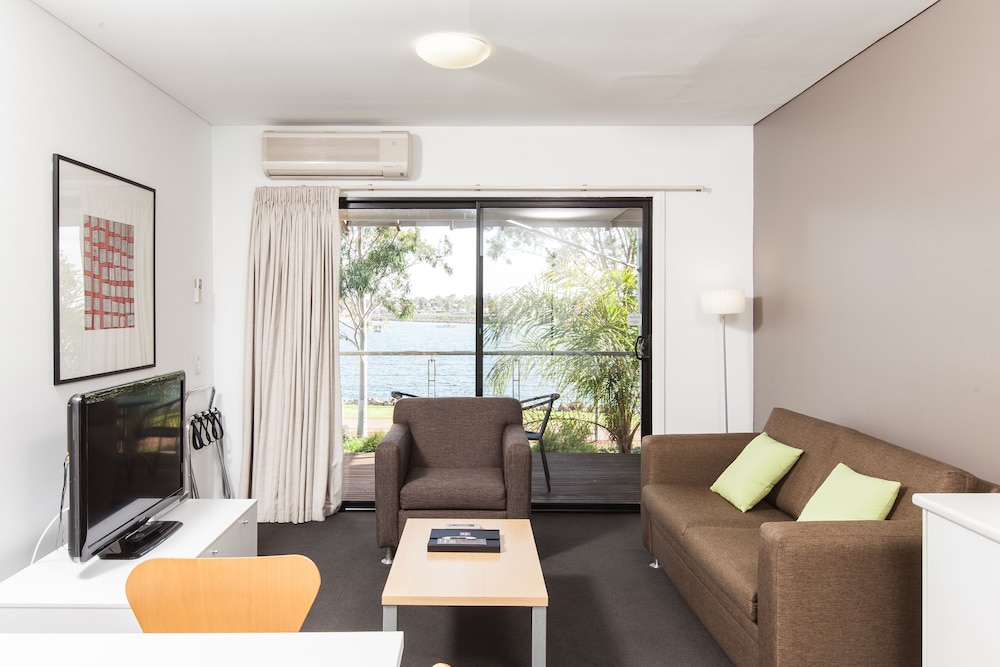 Majestic Oasis Apartments 38/57