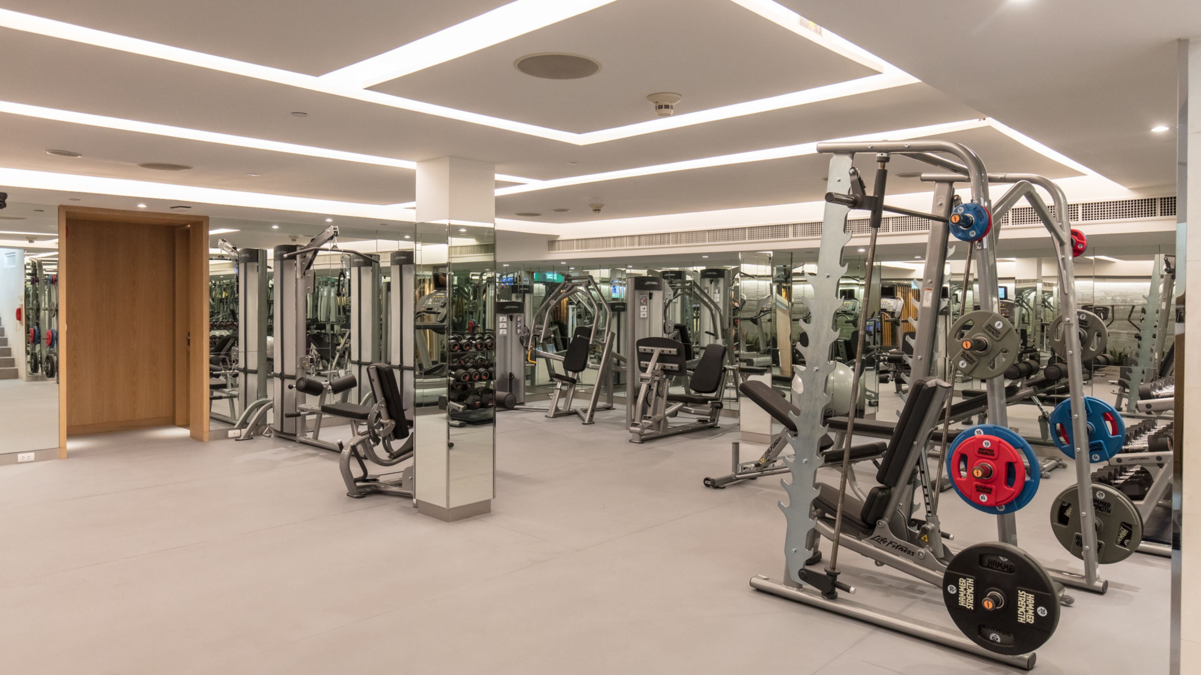 Holiday Inn Bangkok Hotel 40/76