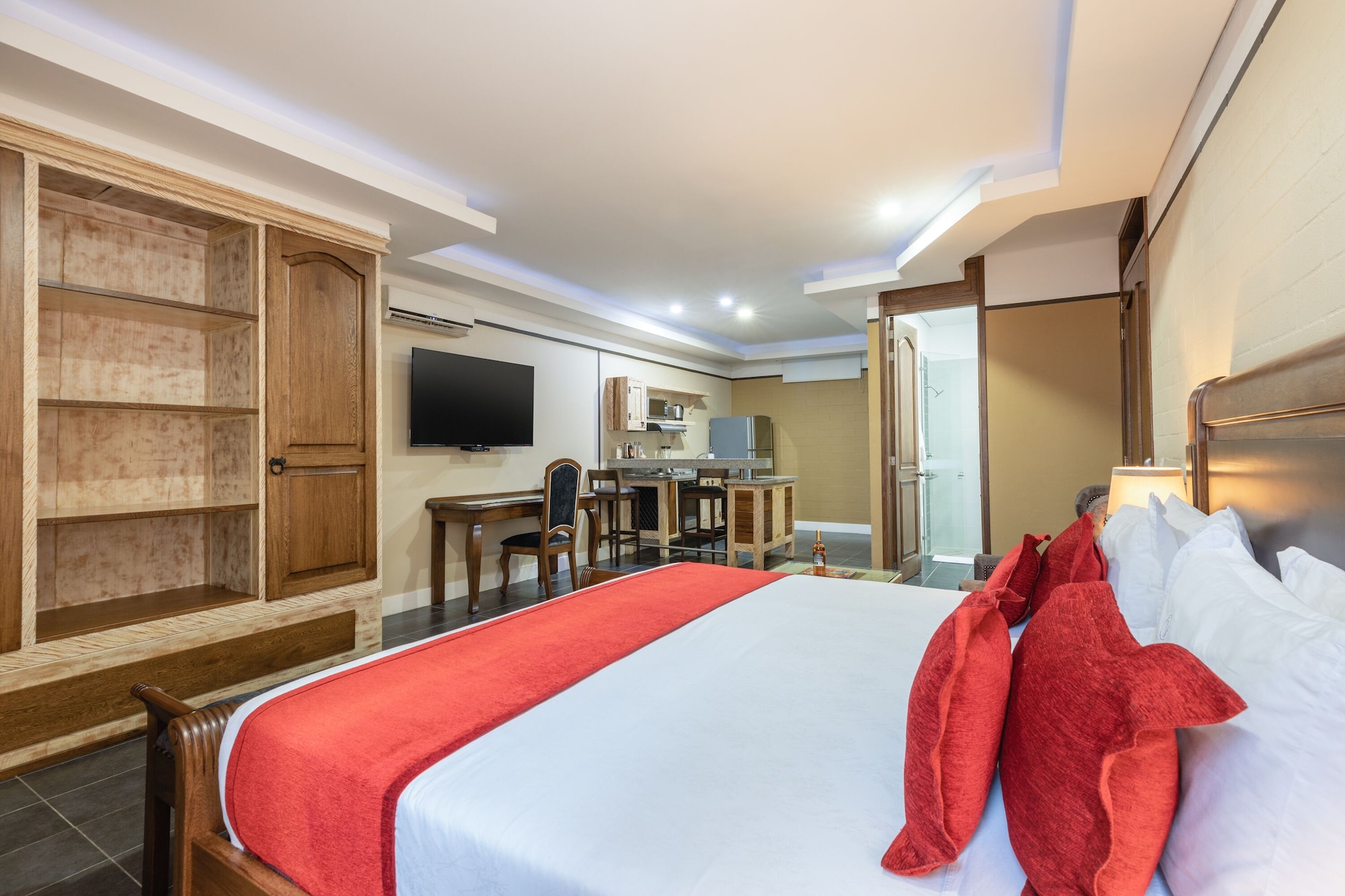Classic, King Bed, Hotel Du Parc 6/10