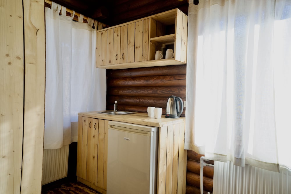 Wood Hills Hotel & Resort 11/66