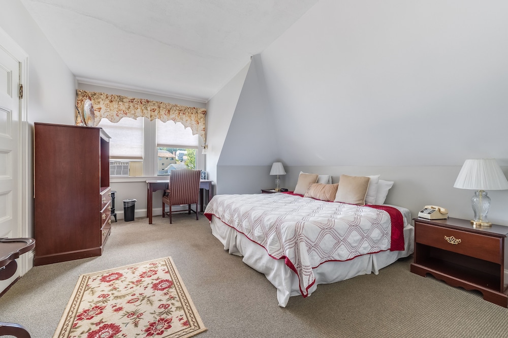 Castle Manor Inn 15/42