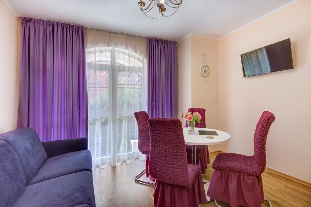 Venera and Anastasia Palace Apartments 45/75