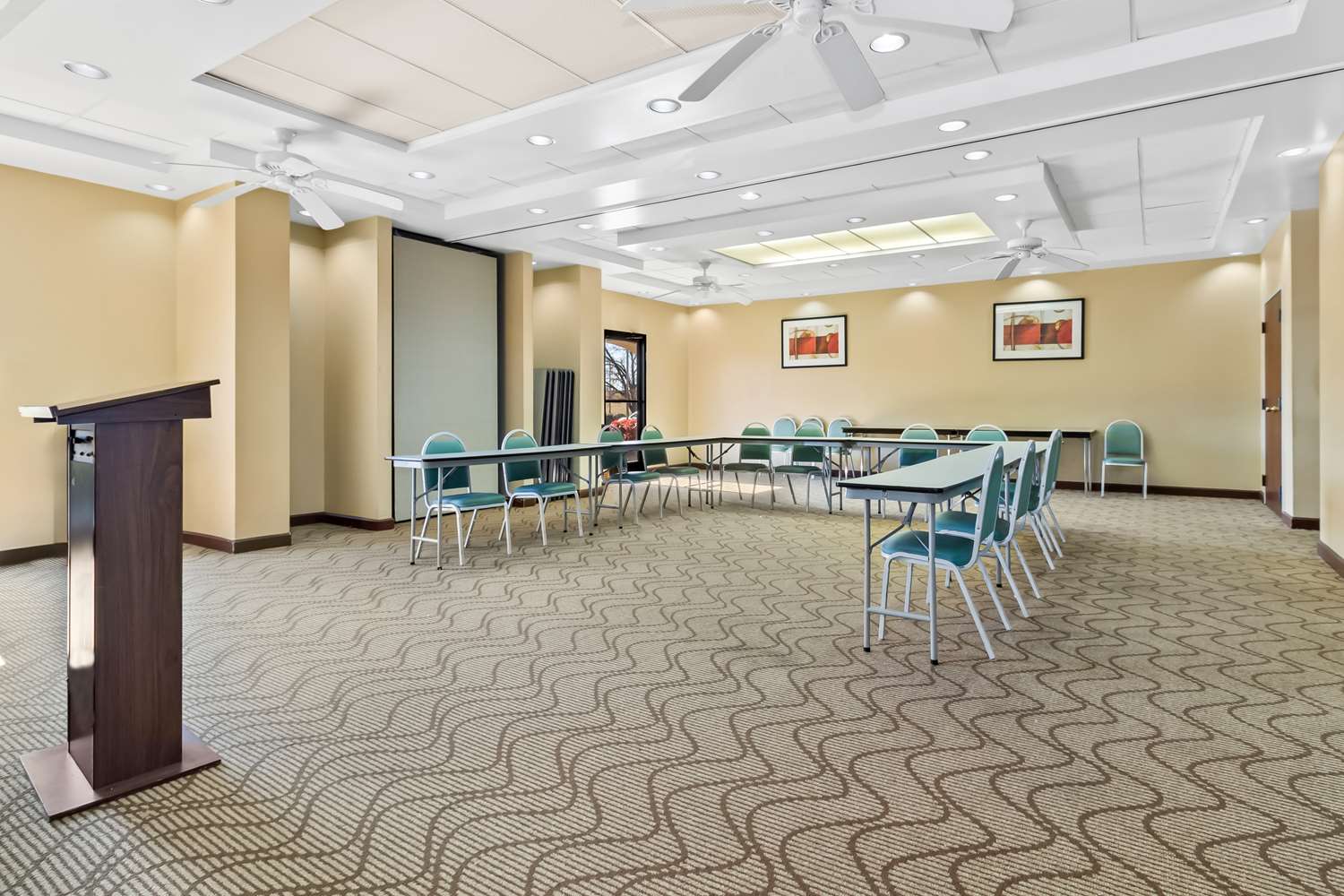Comfort Suites Lumberton North 9/53