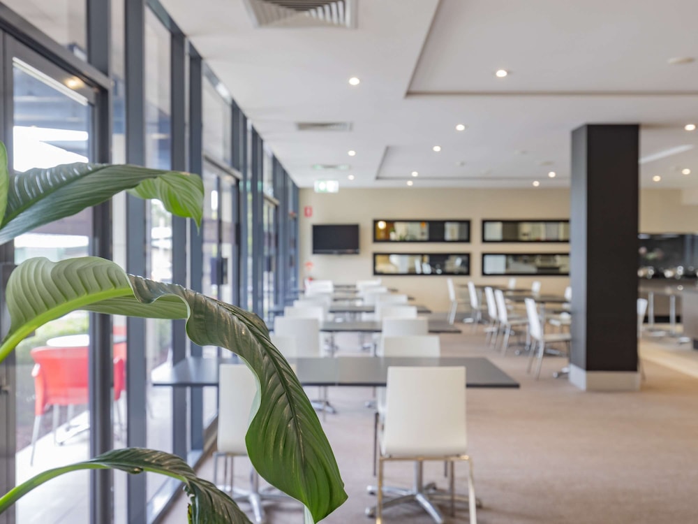 Mercure Brisbane Garden City 55/67