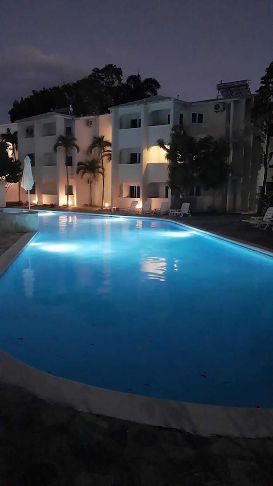 Tropical Casa Laguna 3/50