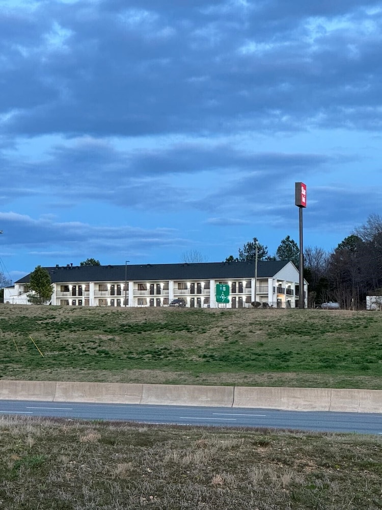 Super 8 by Wyndham Kannapolis 29/33