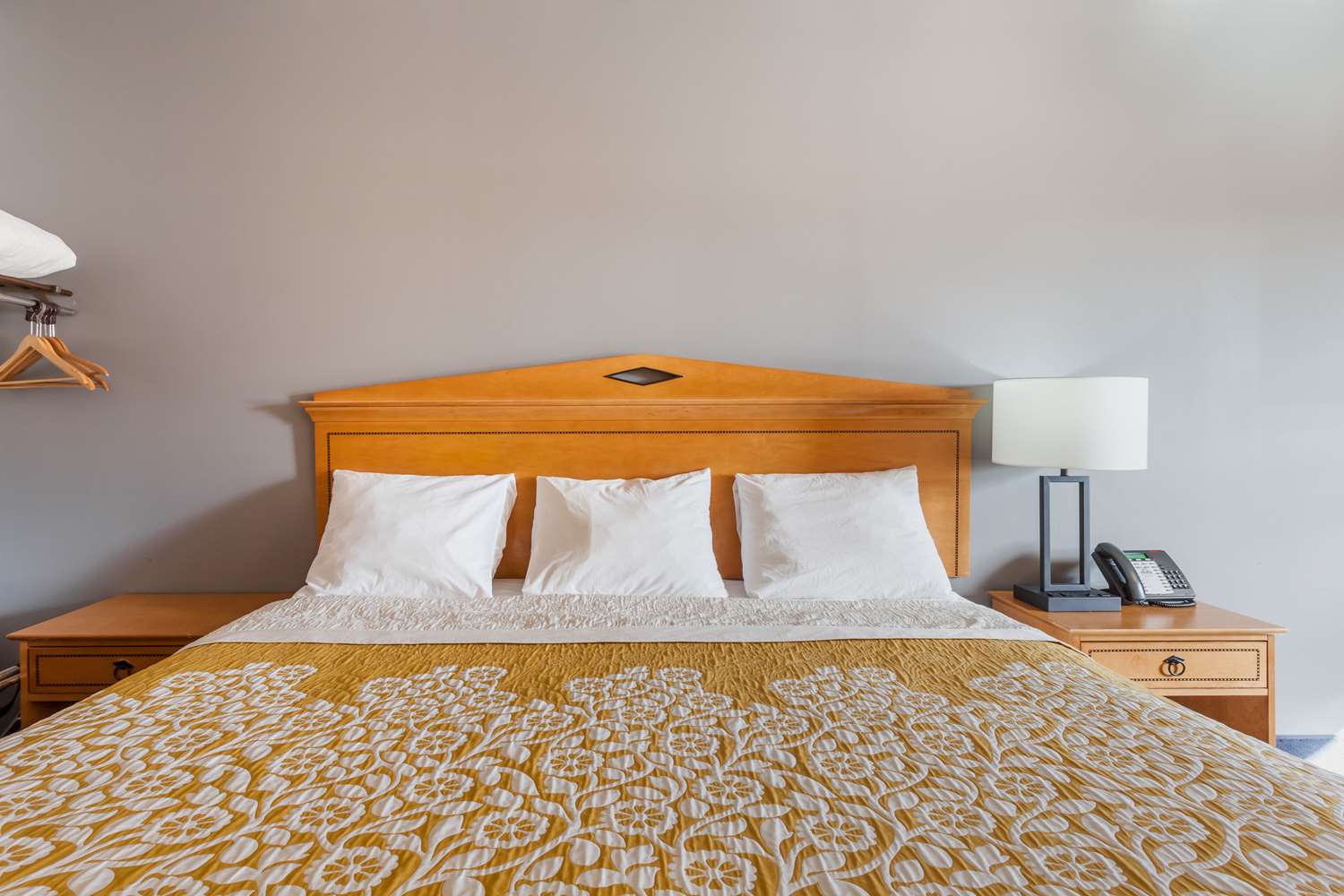 Days Inn Suites By Wyndham Lancaster Amish Country 12/28