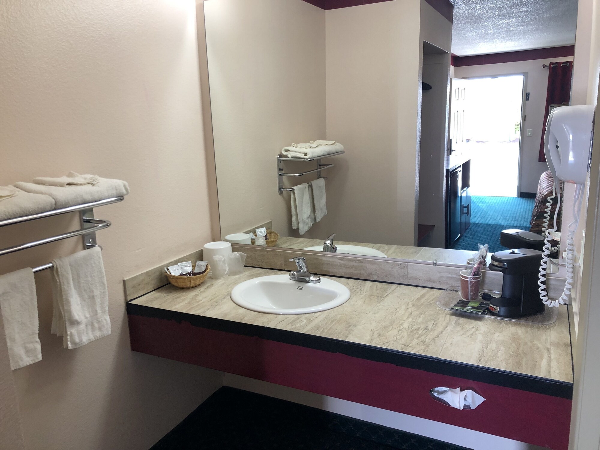 غرفة بسرير كوين، Travel Inn 6/6