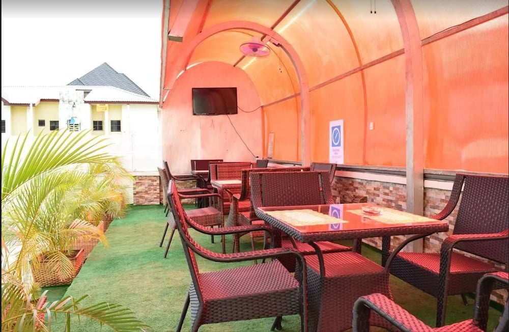 Chariot Hotel 16/20