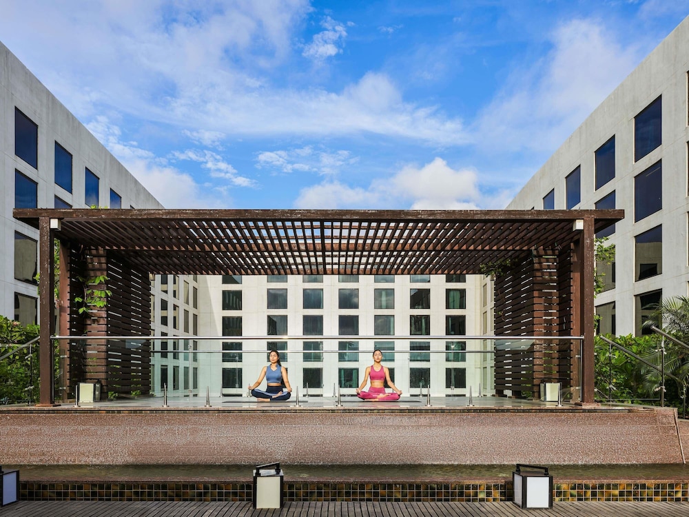 Pullman New Delhi Aerocity 41/47
