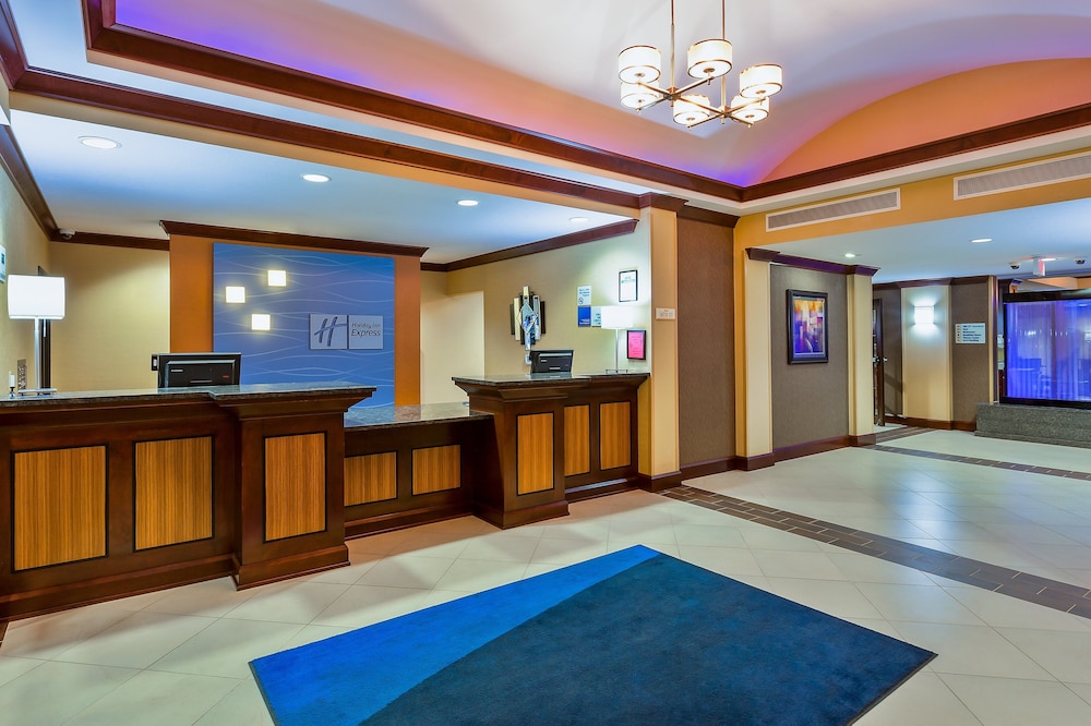 Holiday Inn Express Hotel and Suites Salina 4/62