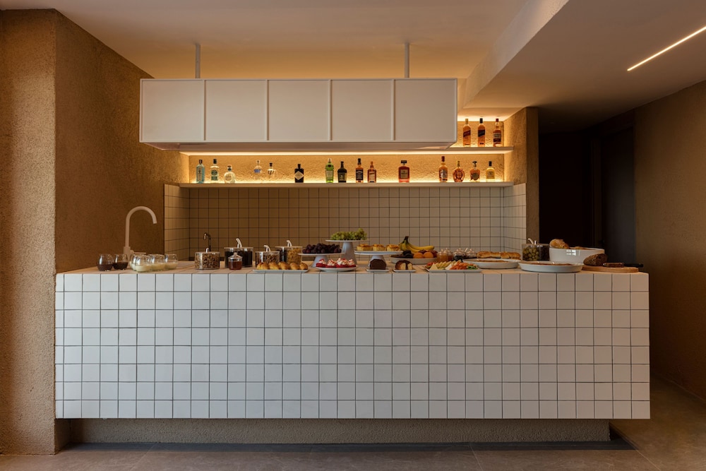 NEO SUITES 6/75