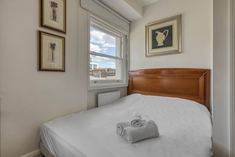 Opulence Centra London Hotel 16/75