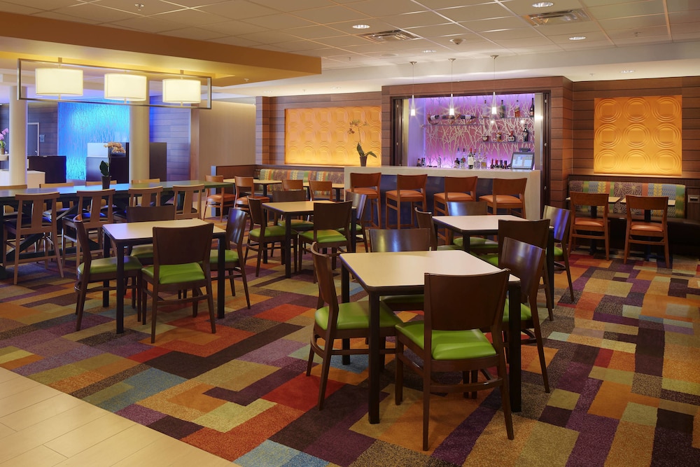 Fairfield Inn Suites Springfield Northampton Amherst 35/52