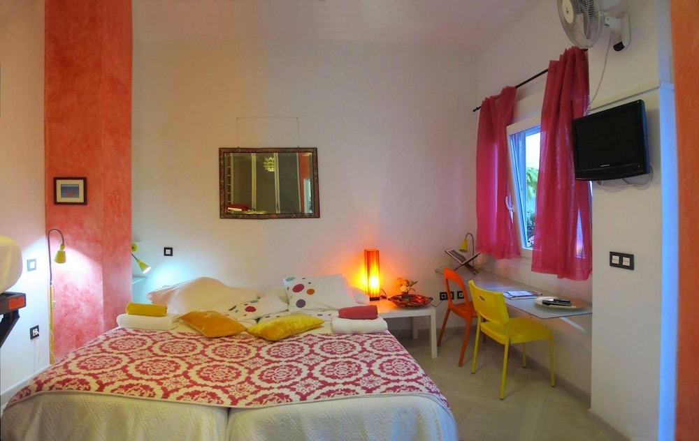 ROOM, QUADRUPLE