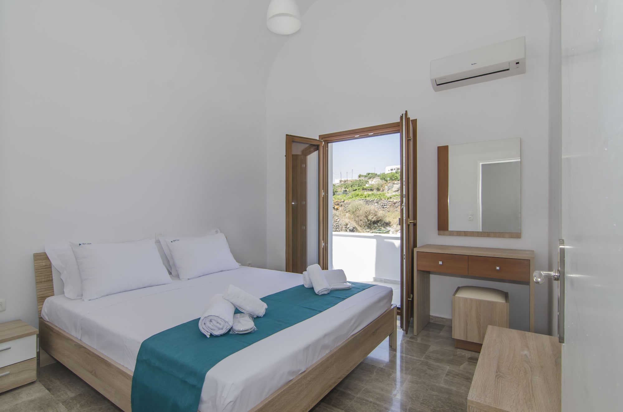 جناح بسريرين منفصلين وسرير كينج وسرير كوين بغرفتي نوم مع أريكة، Belle Etoile Villas 2/6