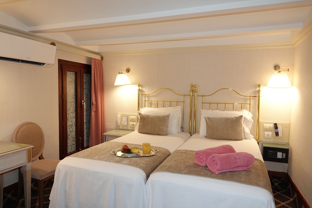COMFORT, DOUBLE OR TWIN BED
