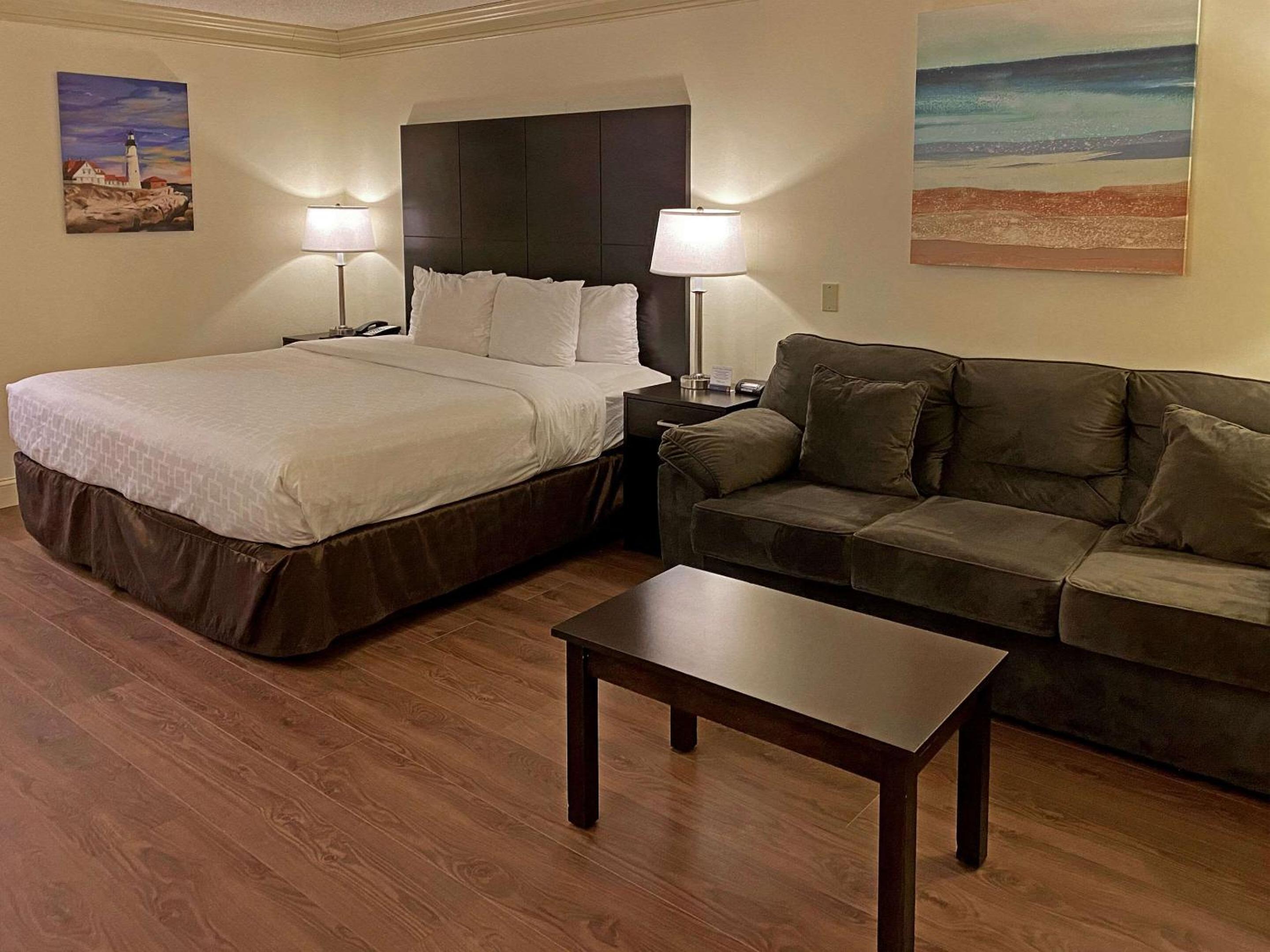 Executive, King Bed, Pool View, Clarion Hotel & Conference Center Toms River 3/6