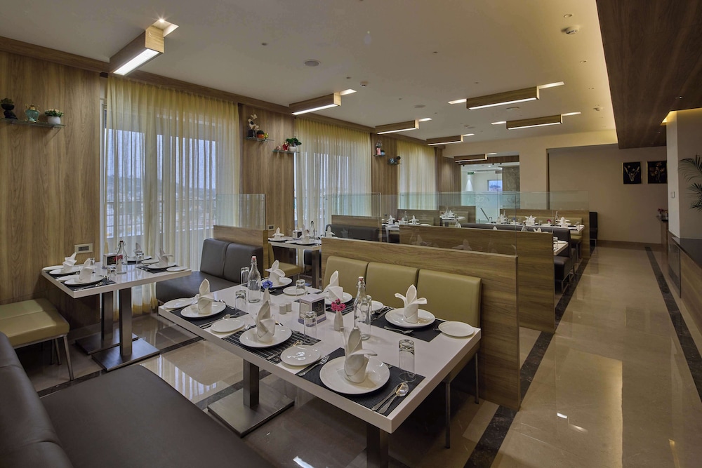 Grand Continent Hosur A Sarovar Portico Affiliate Hotel 34/47