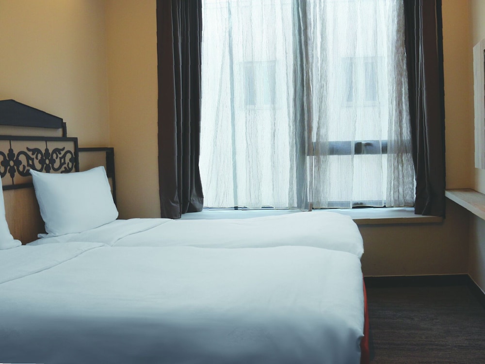 Hamilton Superior Room