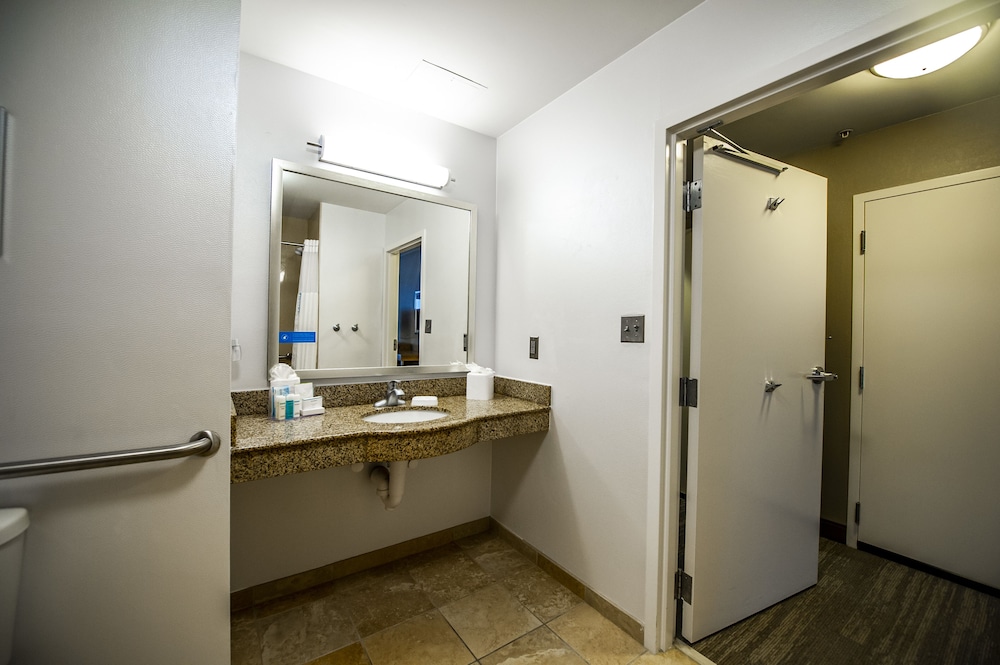 Hampton Inn South Kingstown-Newport Area 26/59