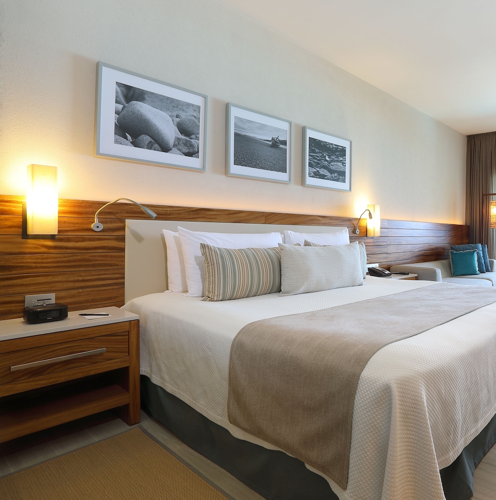 DELUXE, SUITE, KING BED, OCEAN VIEW, SOFA