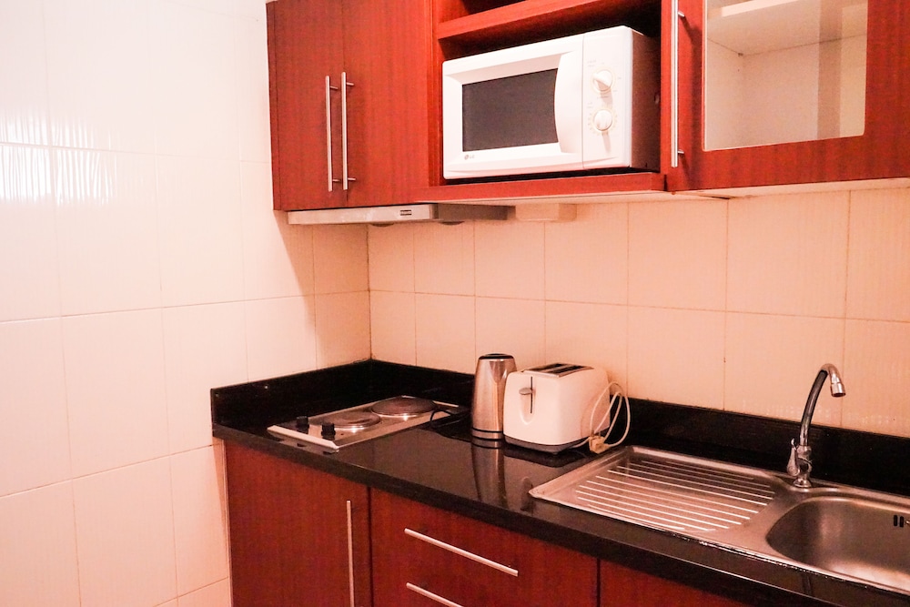 Kanavera Sriracha Hotel and Serviced Apartment 74/77