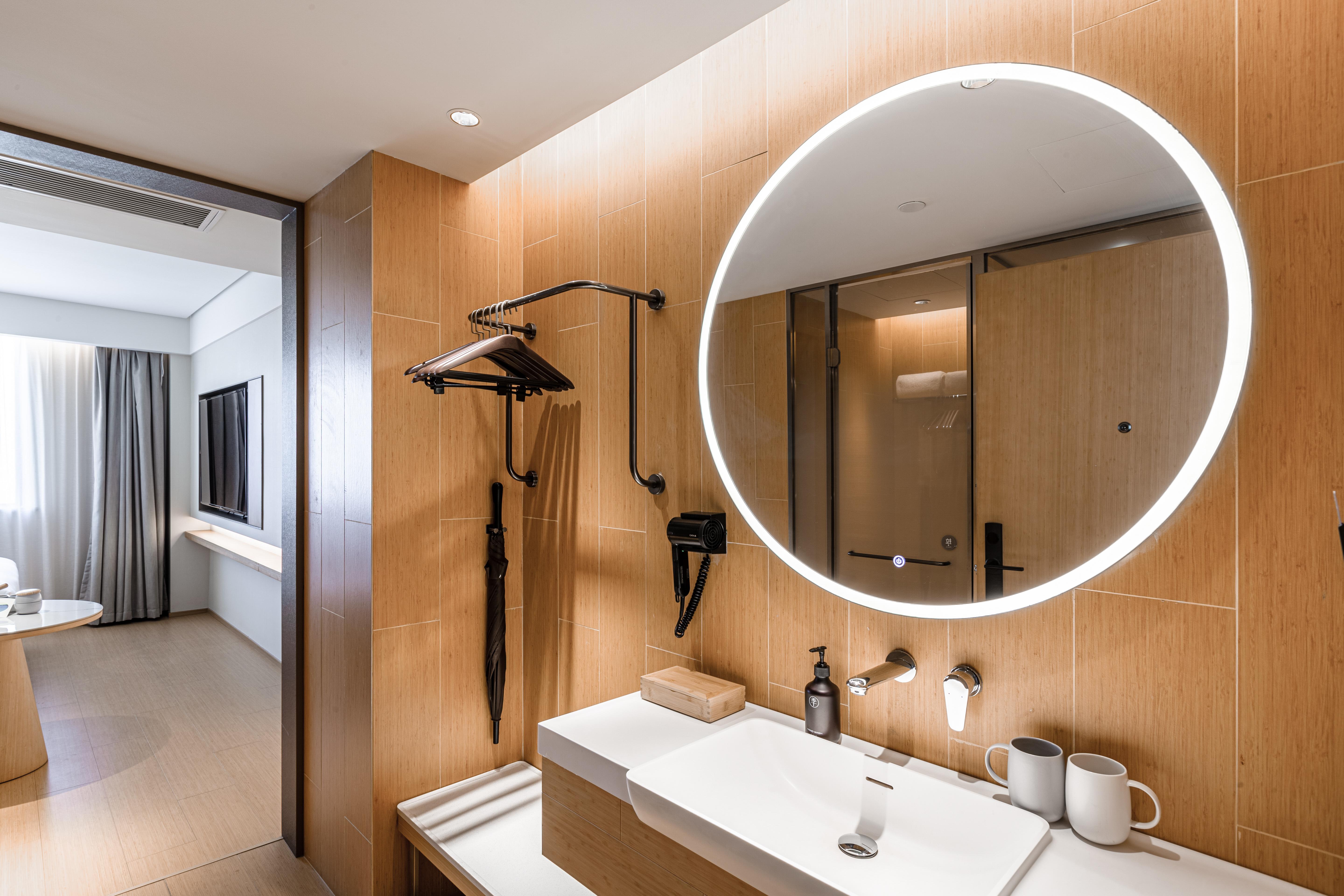 Ji Hotel (Shanghai Lujiabang Road Metro Station) 37/37