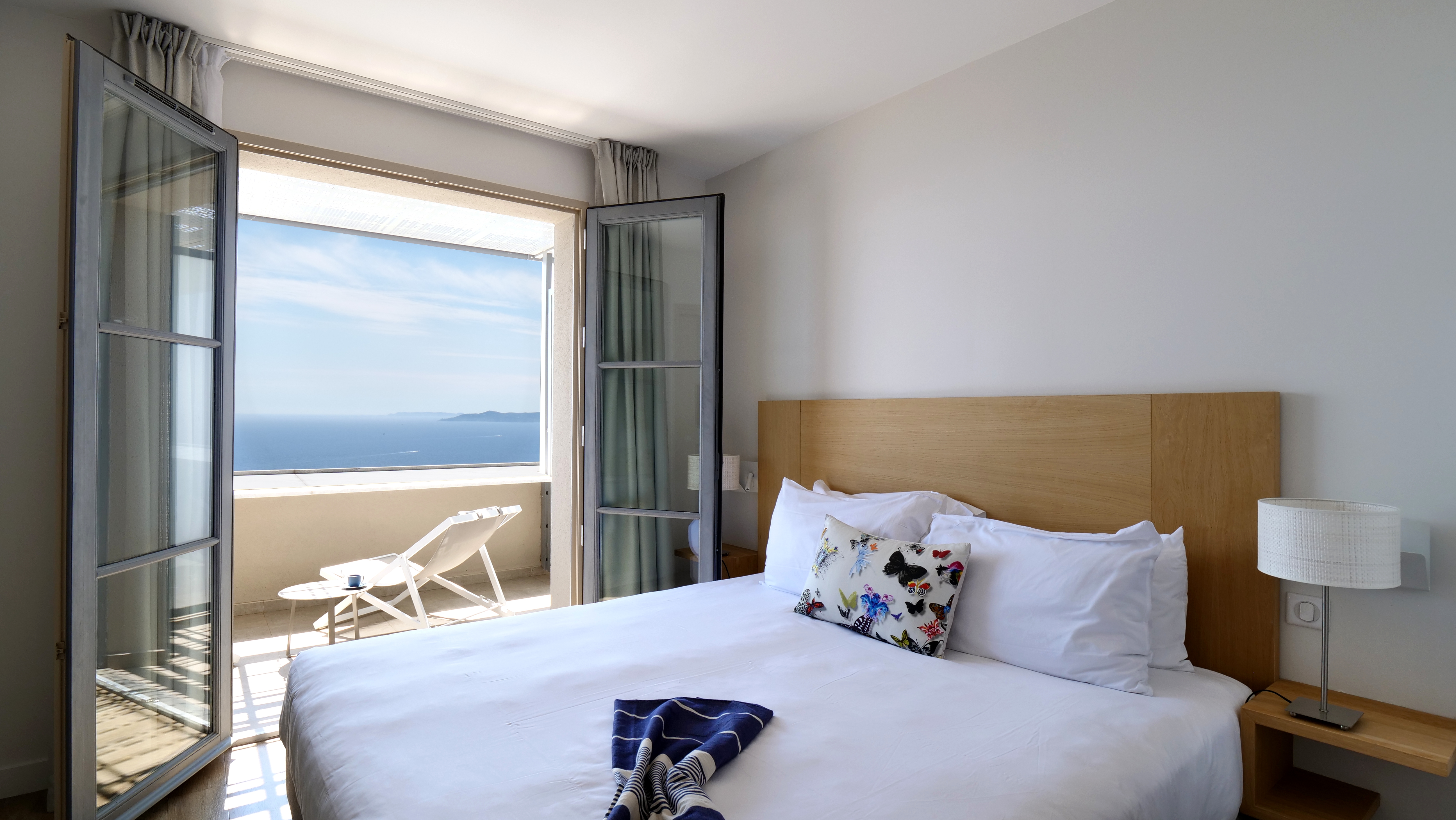 Standard, Sea View