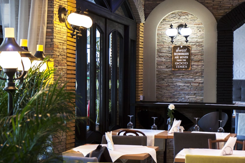 Ambra Boutique Hotel And Bistro 54/68