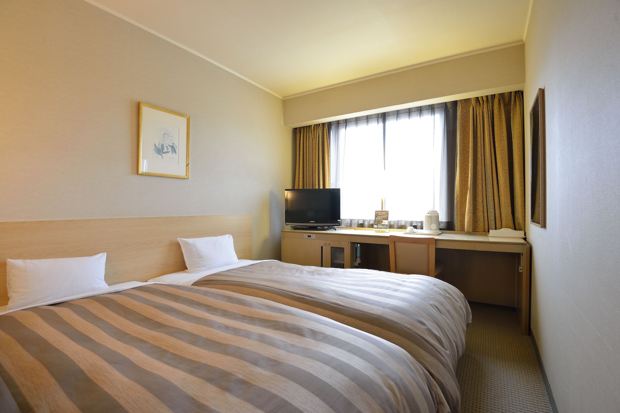 HOLLYWOOD, TWIN BEDS