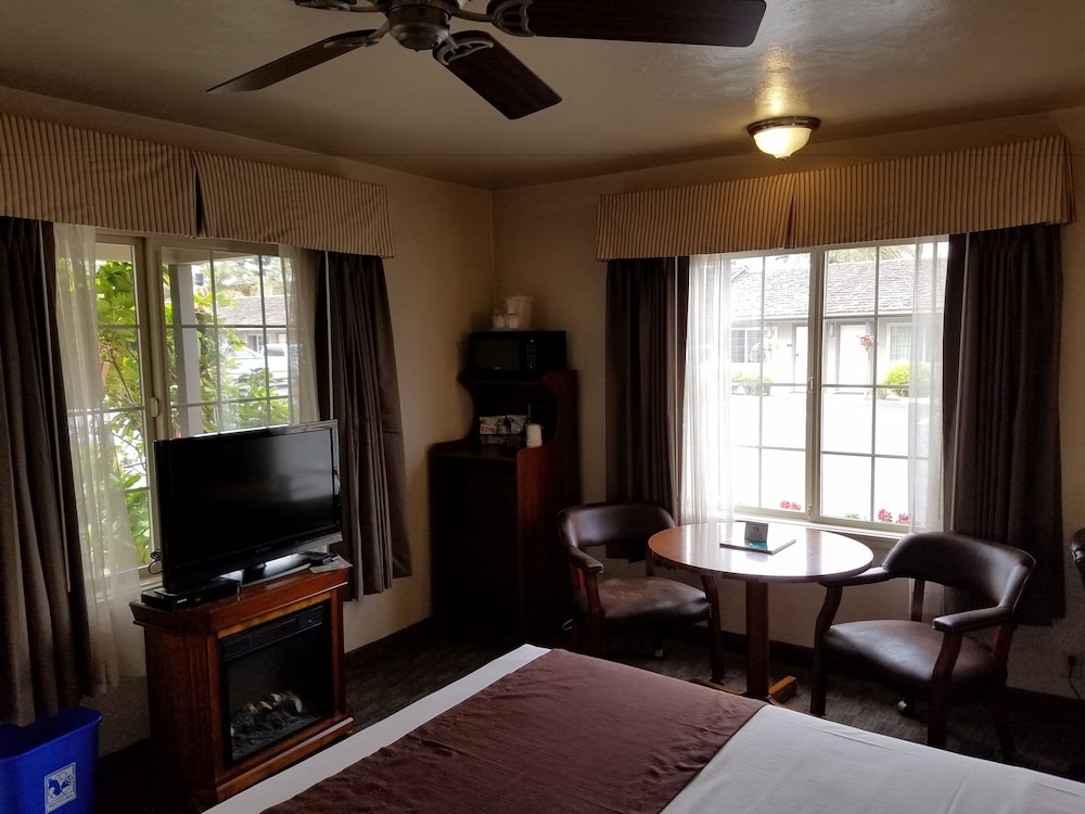 Lone Oak Lodge 24/35