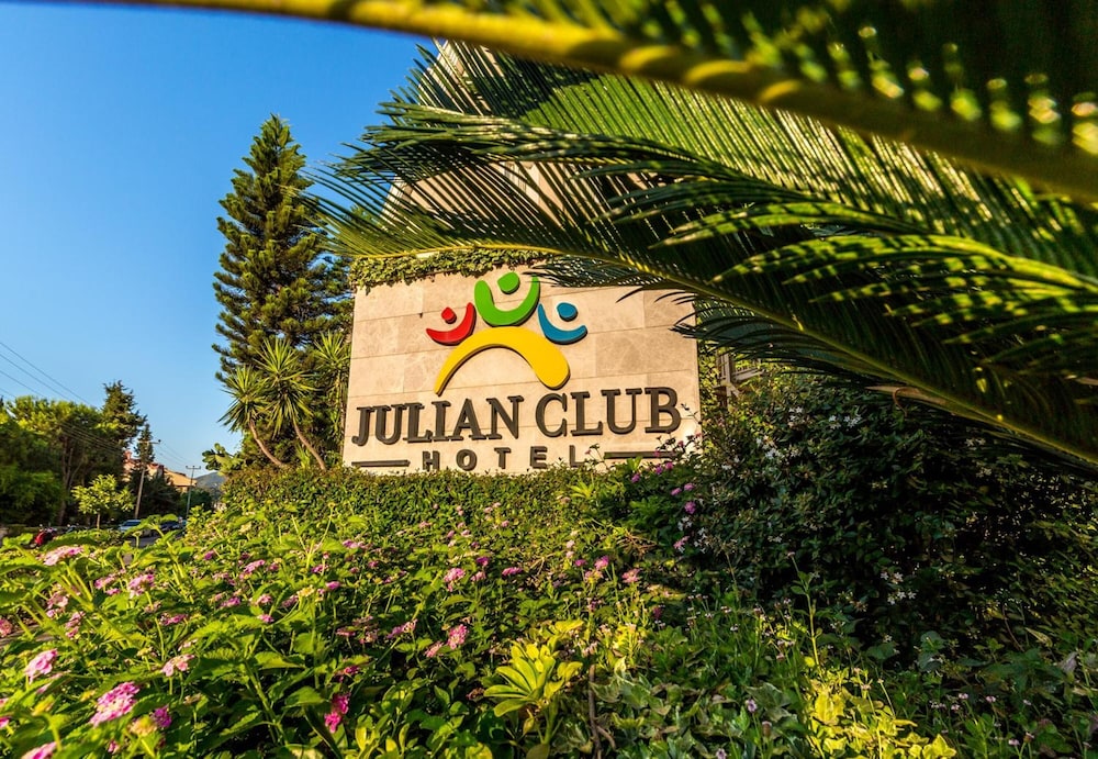 Julian Club Hotel 59/64