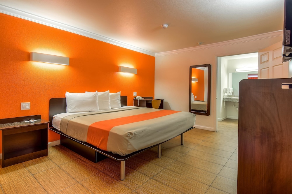 Motel6 Menifee, CA 27/71