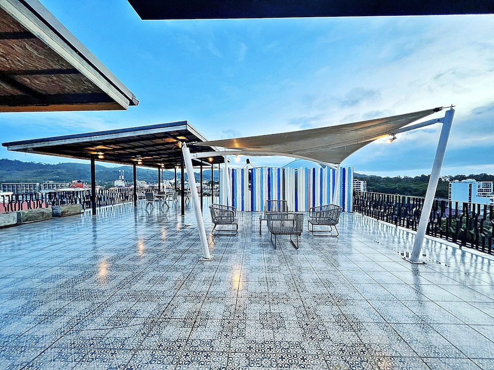 The Sixteenth Naiyang Beach Hotel 47/50