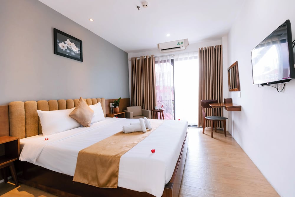 SUPERIOR, DOUBLE OR TWIN BED
