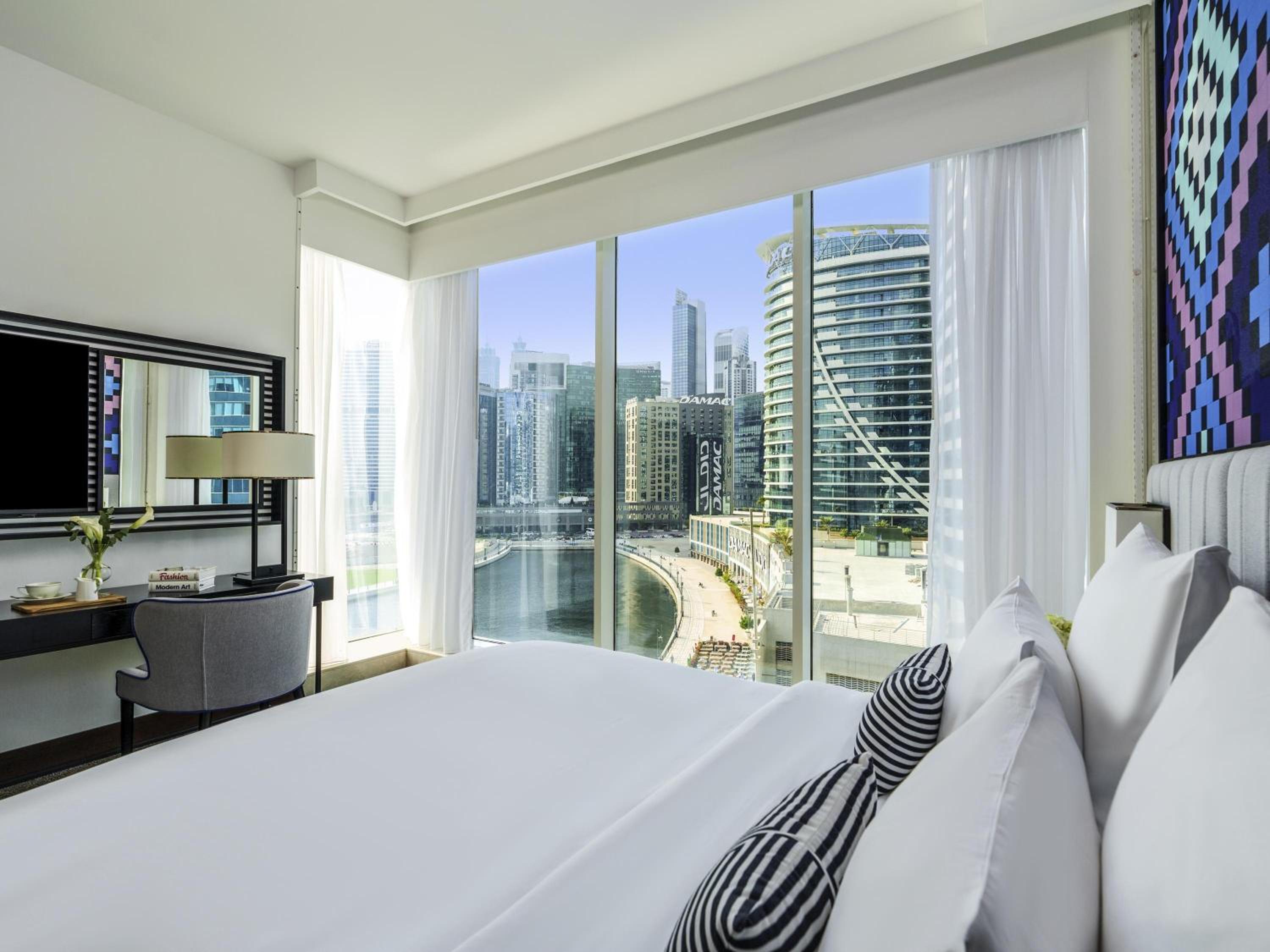Superior, Suite, Canal View